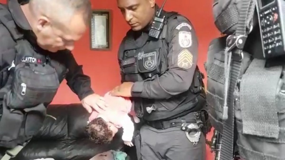 Policiais militares salvam bebê engasgado em Três Rios